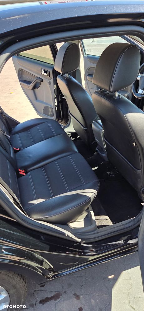 Ford Focus 2.0 16V Titanium - 12