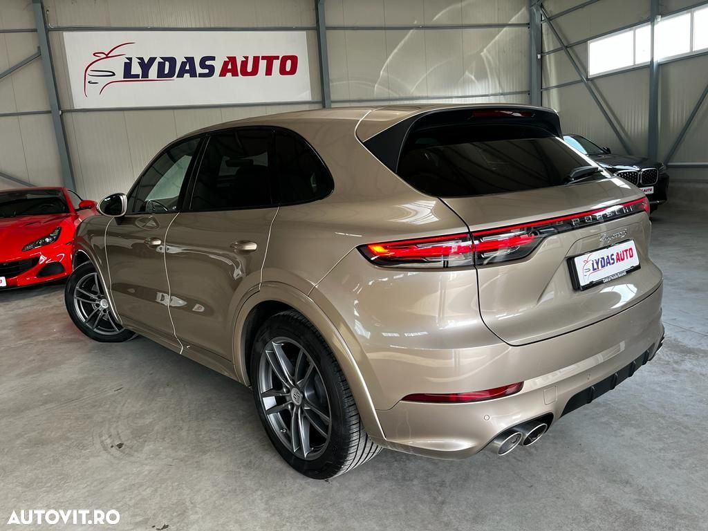Porsche Cayenne - 2