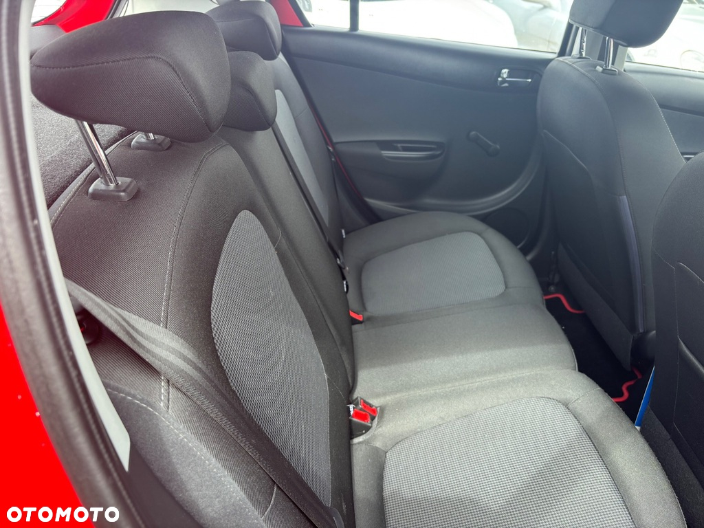 Hyundai i20 1.2 Fifa World Cup Edition - 24