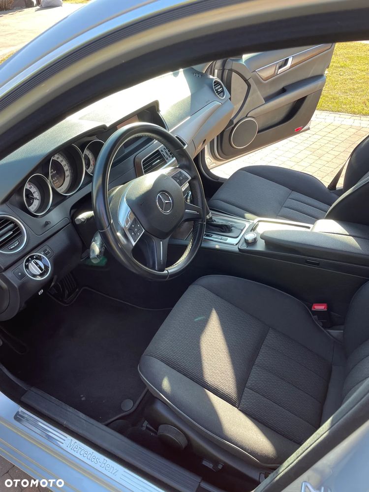 Mercedes-Benz Klasa C 180 CGI Automatik BlueEFFICIENCY Elegance - 9