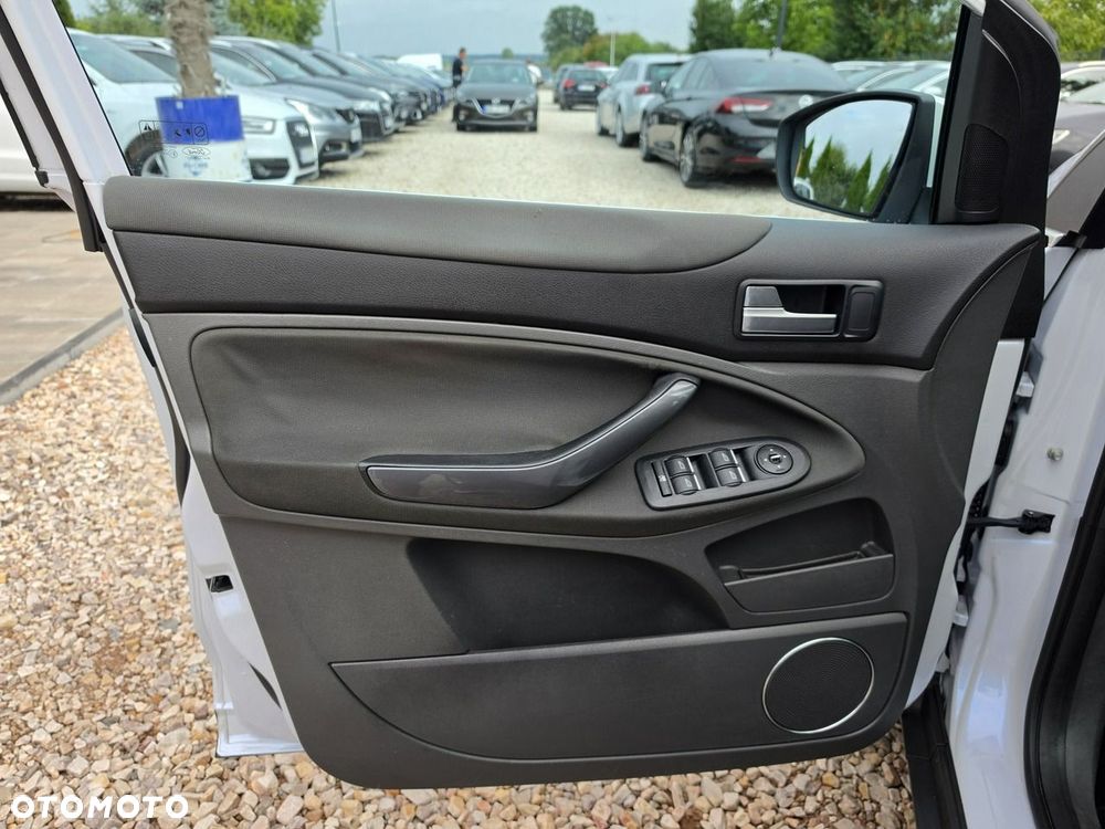 Ford Kuga 2.0 TDCi 4x4 Titanium - 28