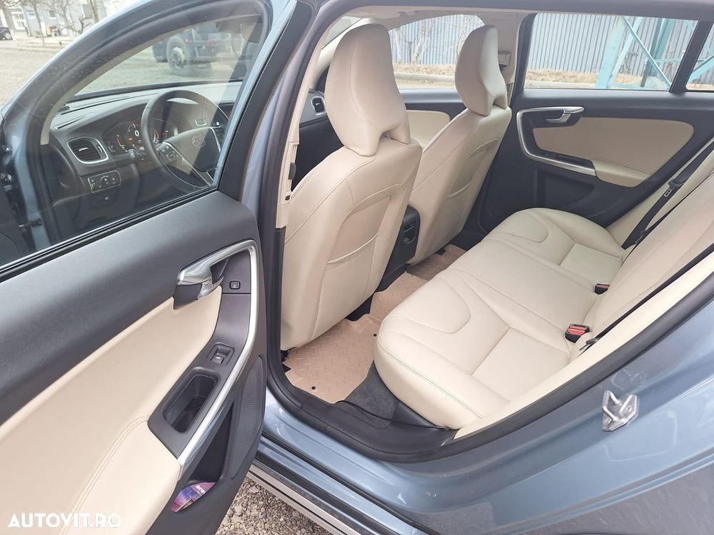 Volvo V60 D3 Summum - 14
