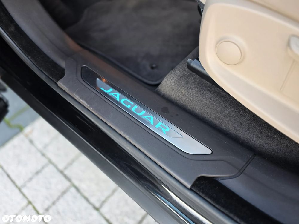 Jaguar F-Pace 2.0 i4D AWD Prestige - 33