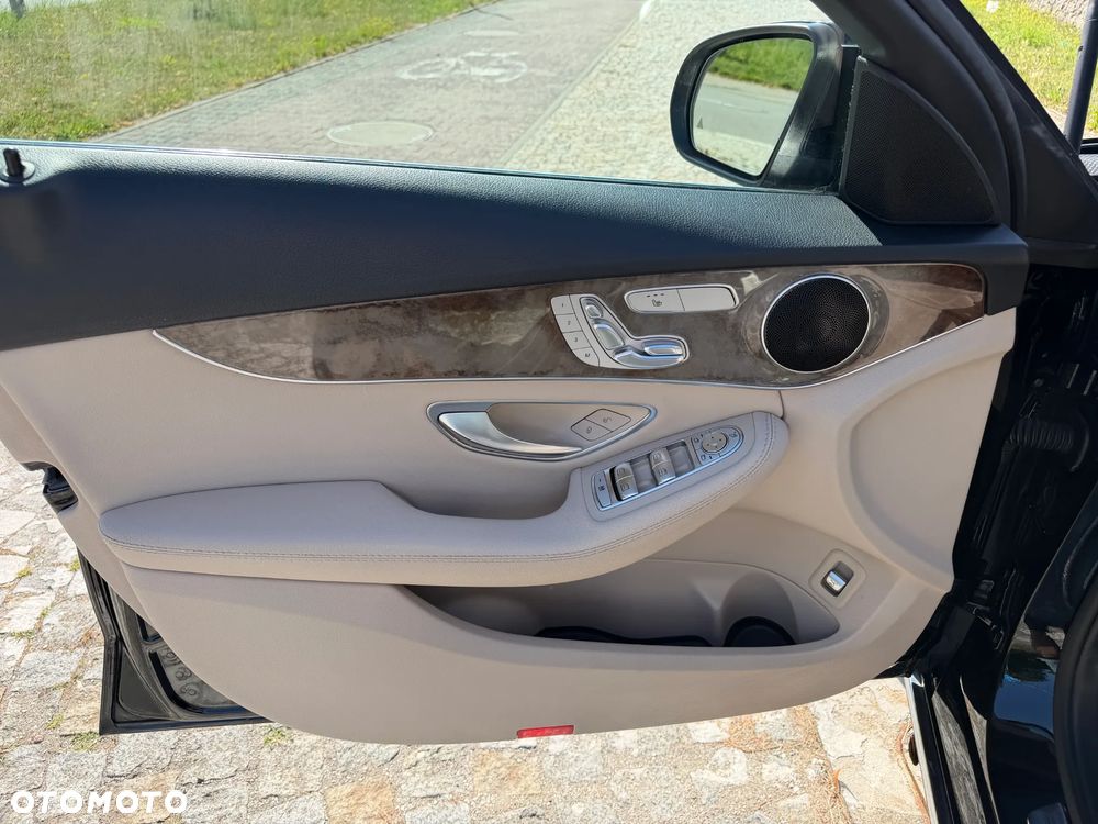Mercedes-Benz Klasa C 300 9G-TRONIC - 39