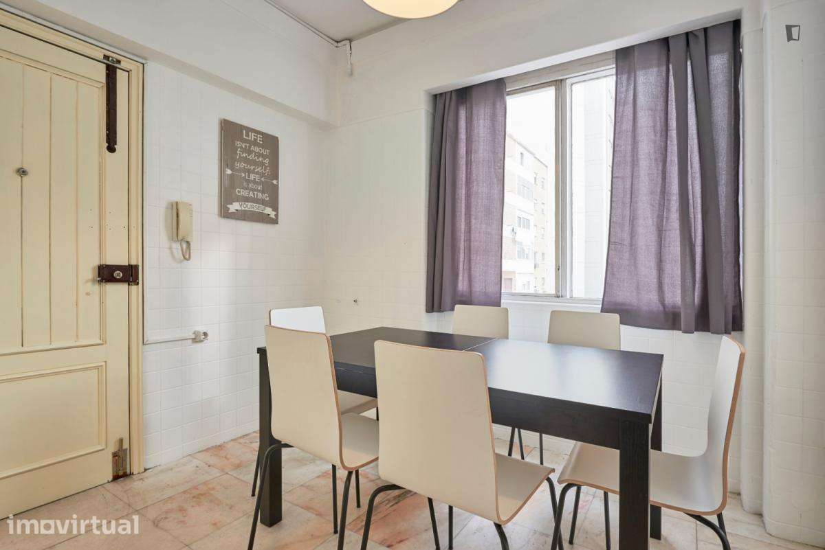 Quarto - localizado em Marquês de Pombal Lisbon - Grande imagem: 3/48