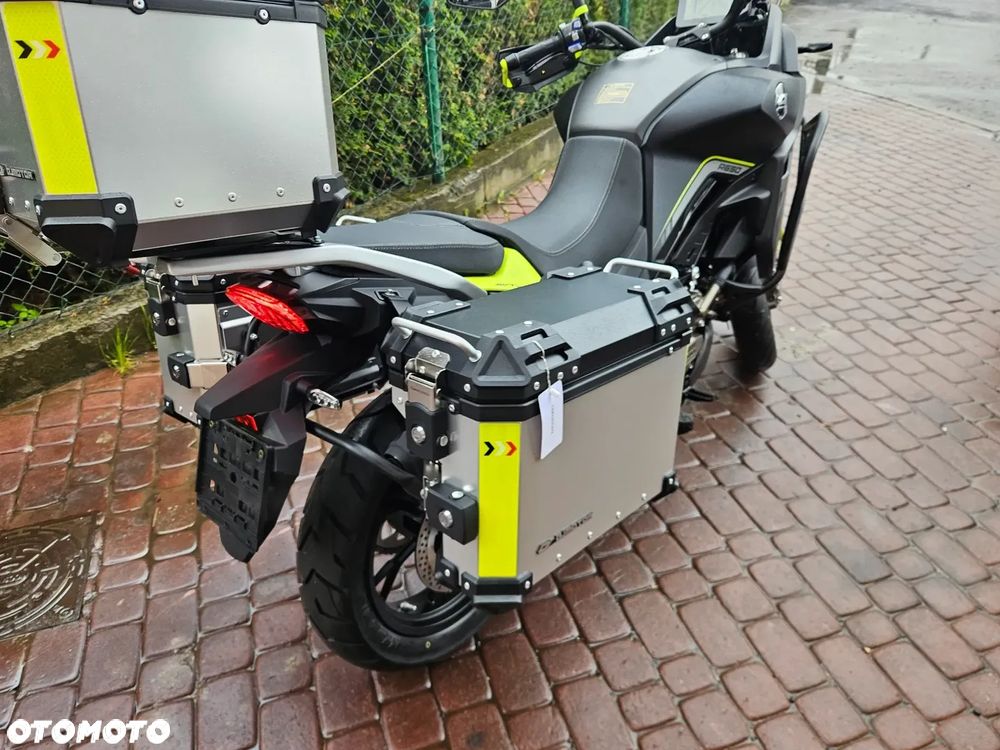 QJMOTOR SVT 650 - 13