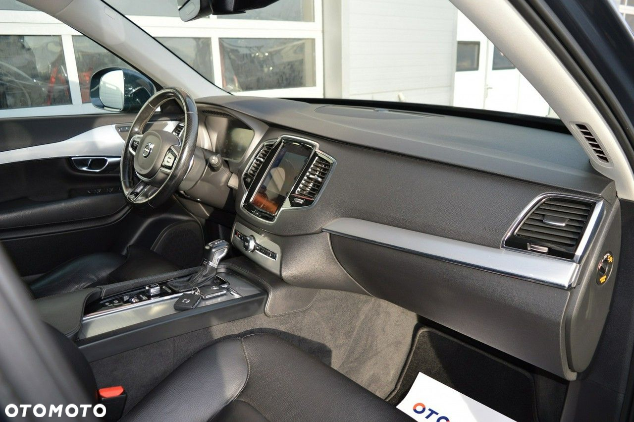 Volvo XC 90 D5 AWD Momentum - 25