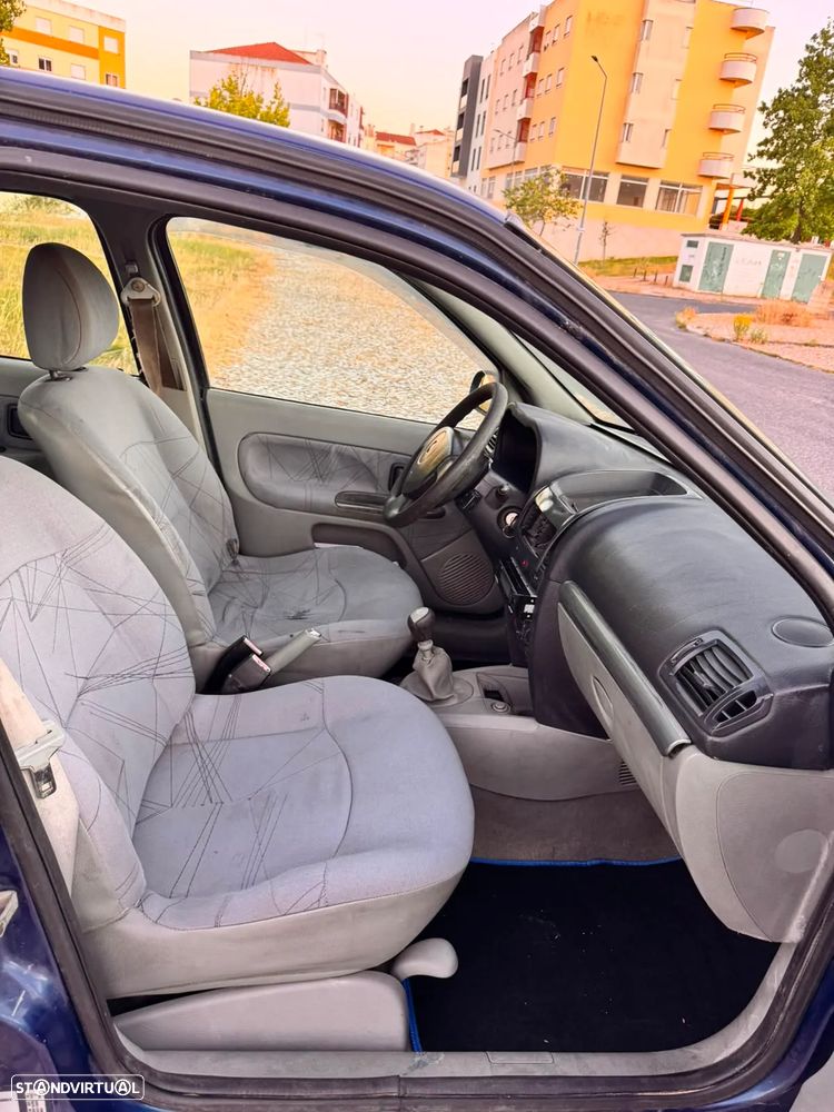 Renault Clio 1.2 16V Privilège - 8