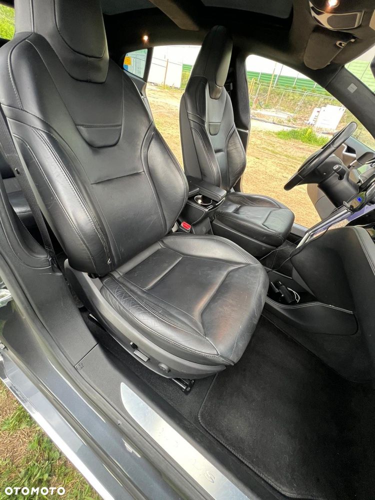 Tesla Model S 85 D - 6