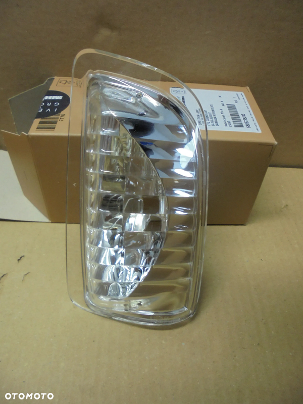 KIERUNKOWSKAZ LUSTERKA IVECO DAILY PRAWY 65C/70C/72C 2014- 5802735245