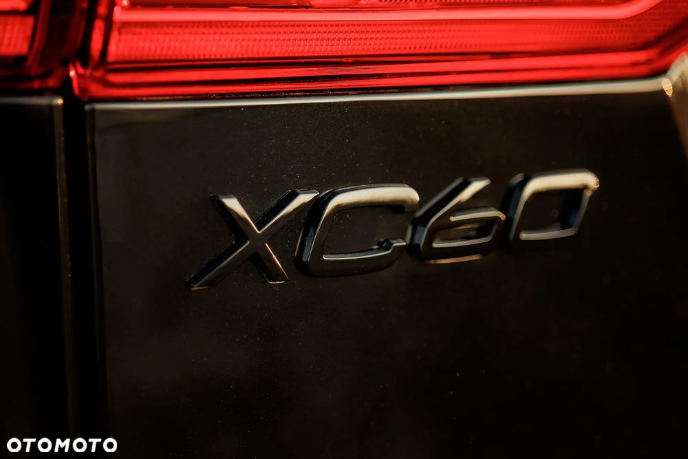 Volvo XC 60 B5 B AWD Plus Black Edition - 19