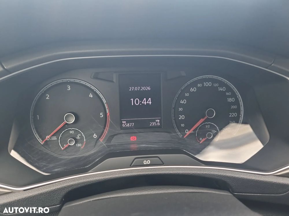Volkswagen T-Roc - 11