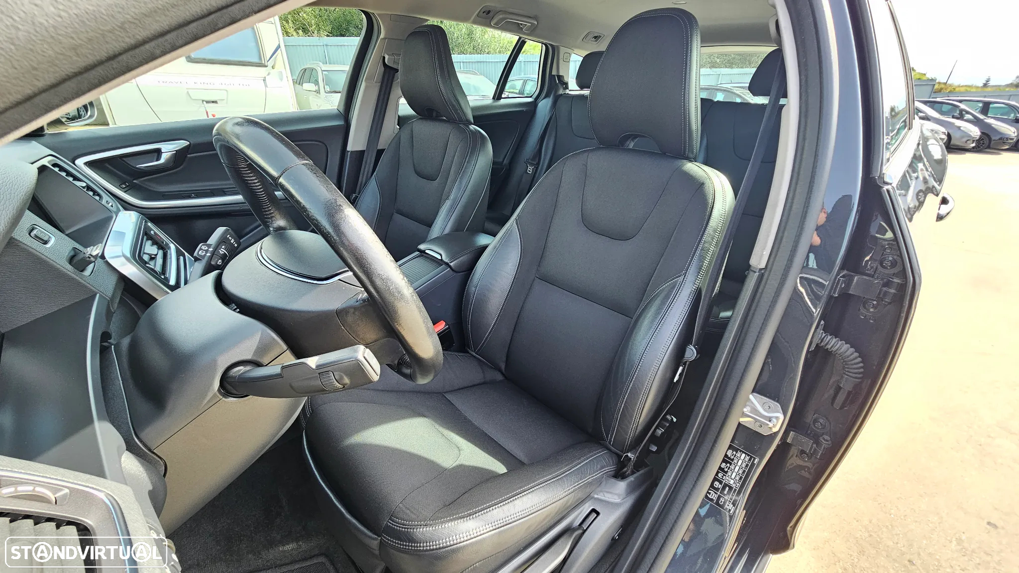 Volvo V60 2.4 D6 Momentum AWD Phev - 14