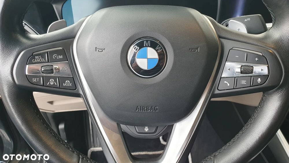 BMW Seria 3 330i xDrive Luxury Line sport - 29