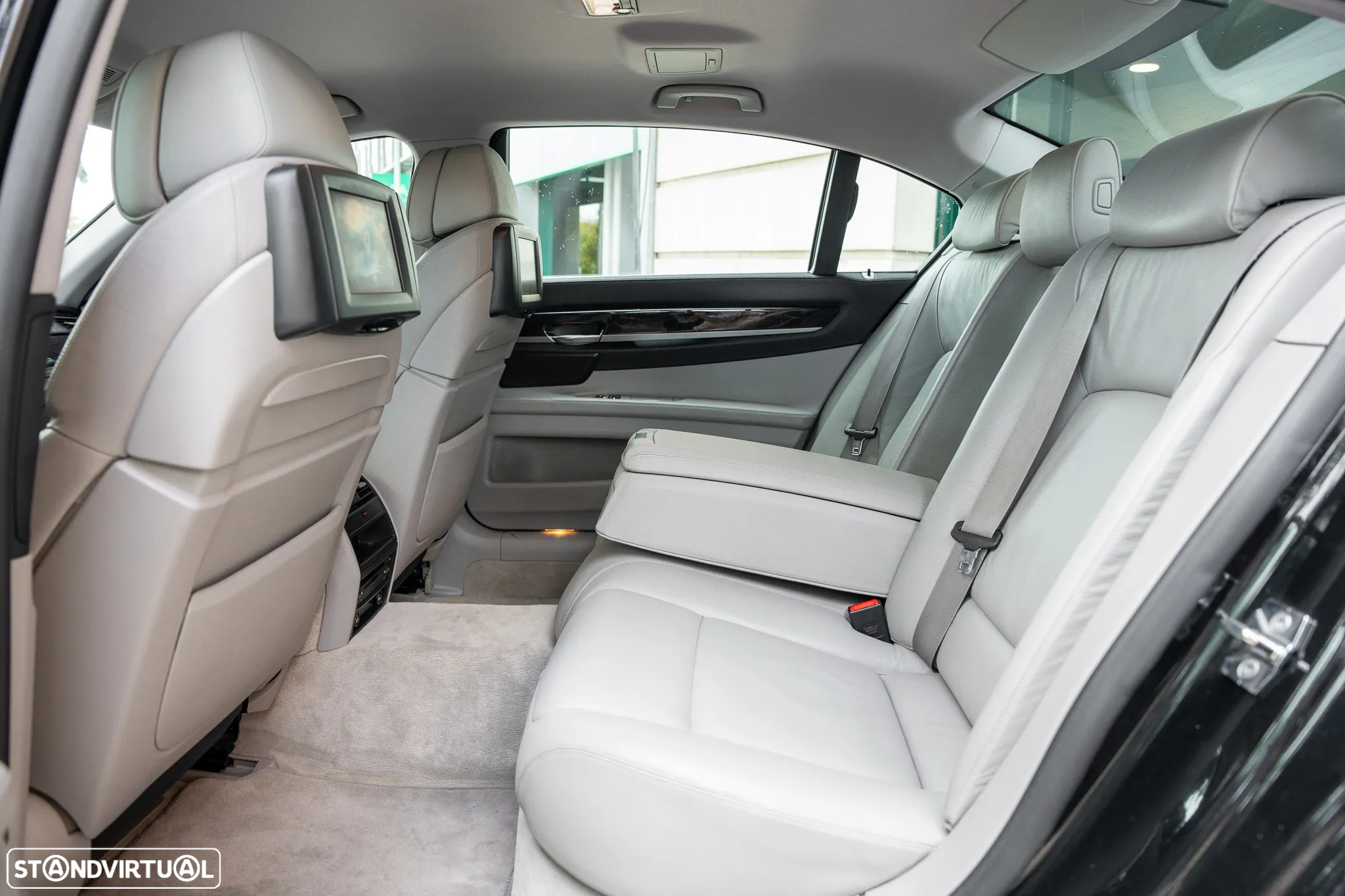 BMW 750 Li - 12