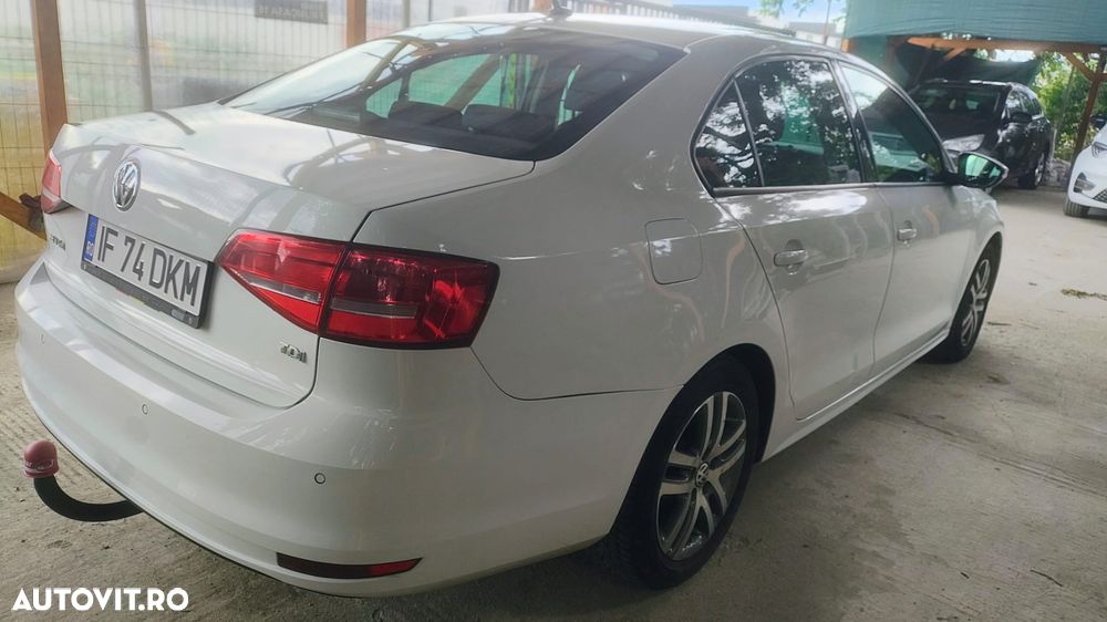 Volkswagen Jetta 2.0 TDI Highline - 4