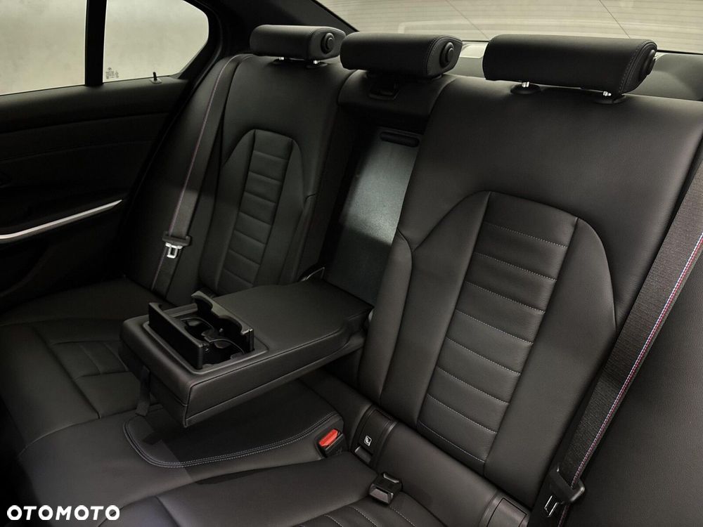 BMW Seria 3 330i xDrive M Sport sport - 17