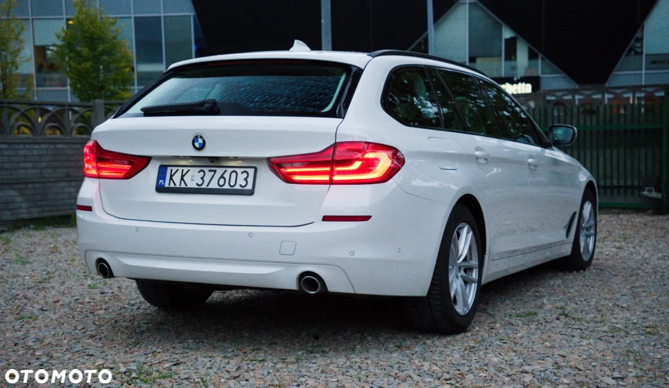 BMW Seria 5 520i - 4