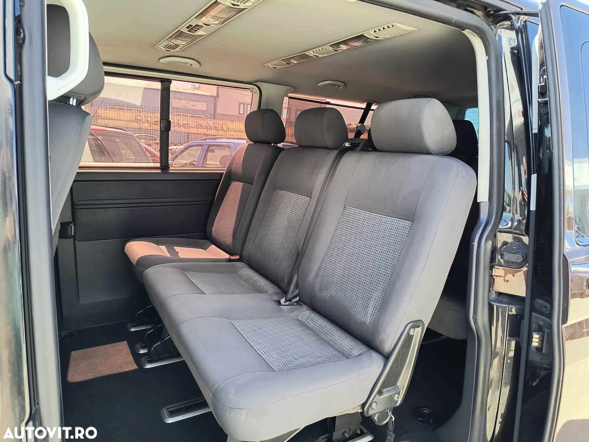 Volkswagen Caravelle - 6