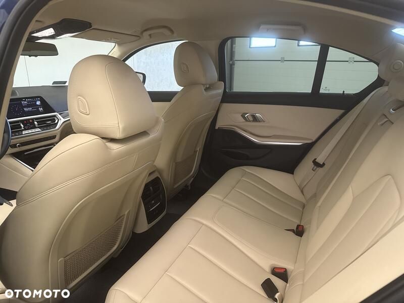 BMW Seria 3 318i - 20