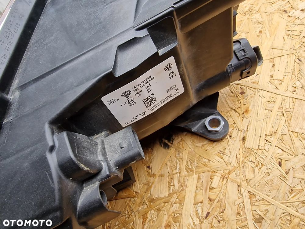 Reflektor prawy przód vw Up - 2