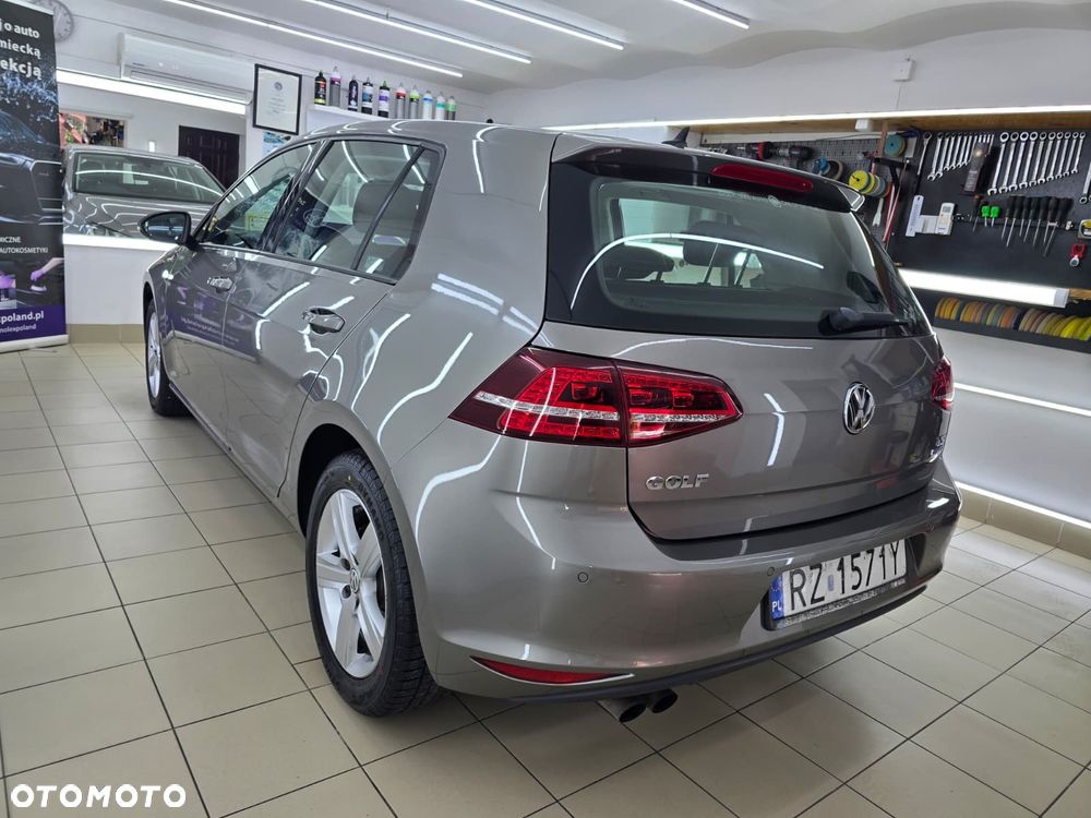 Volkswagen Golf - 2