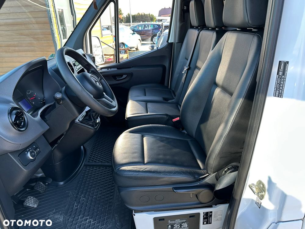 Mercedes-Benz Sprinter - 15