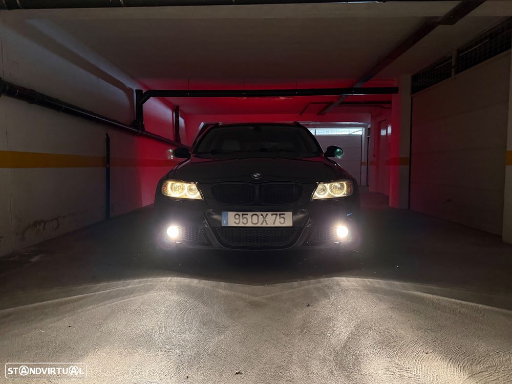 BMW 318 2010 photo 2