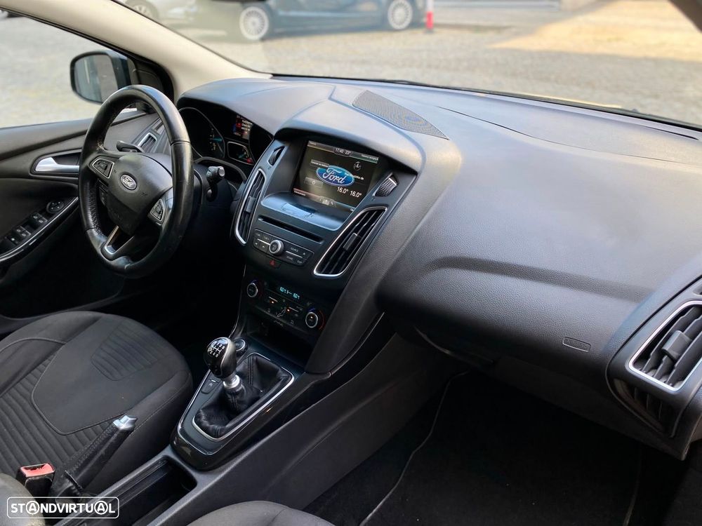 Ford Focus SW 1.5 TDCi EcoBlue Titanium - 19