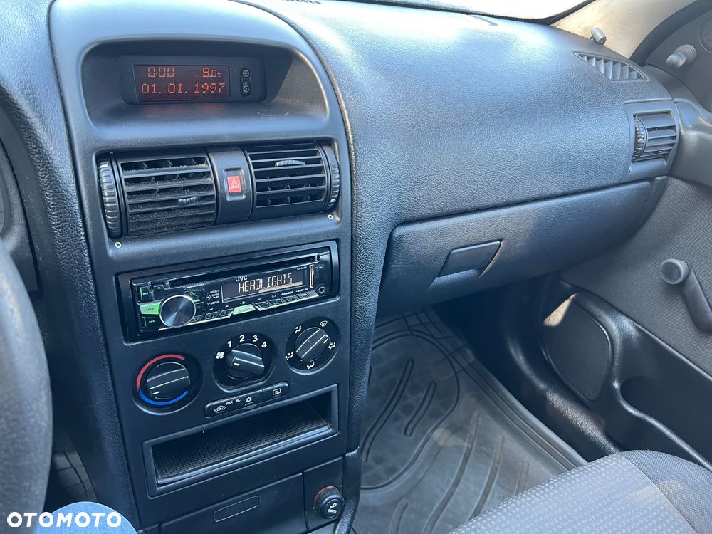 Opel Astra 1.4 16v Family - 10