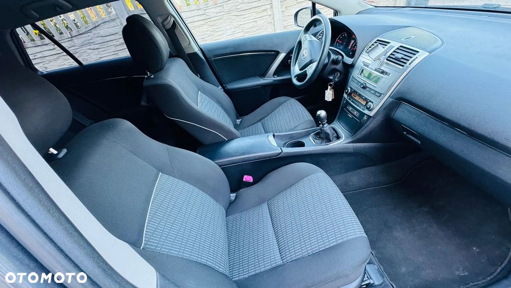 Toyota Avensis 1.6 Comfort - 21