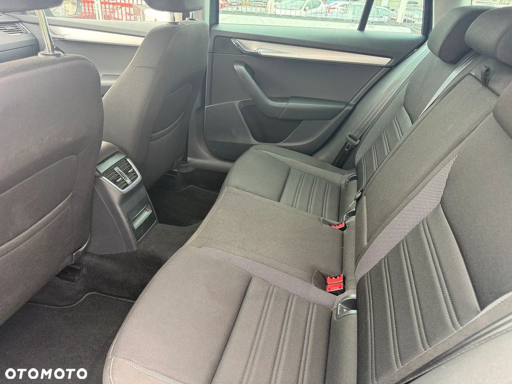 Skoda Octavia 1.6 TDI DSG Style - 9