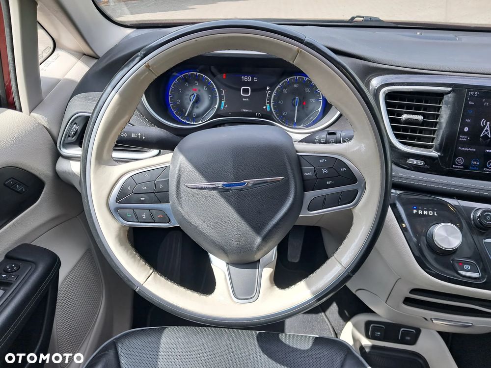 Chrysler Pacifica - 11