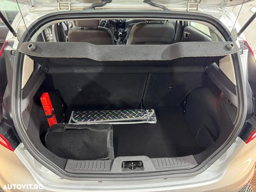 Ford Fiesta 1.5 TDCi DPF Titanium - 9