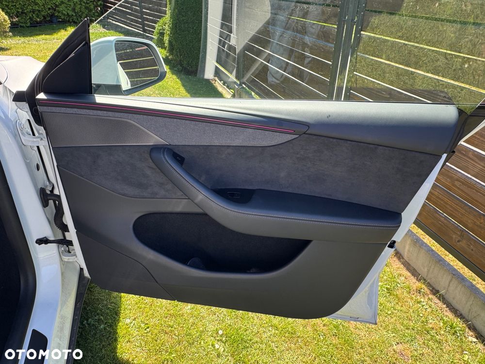 Tesla Model Y - 18