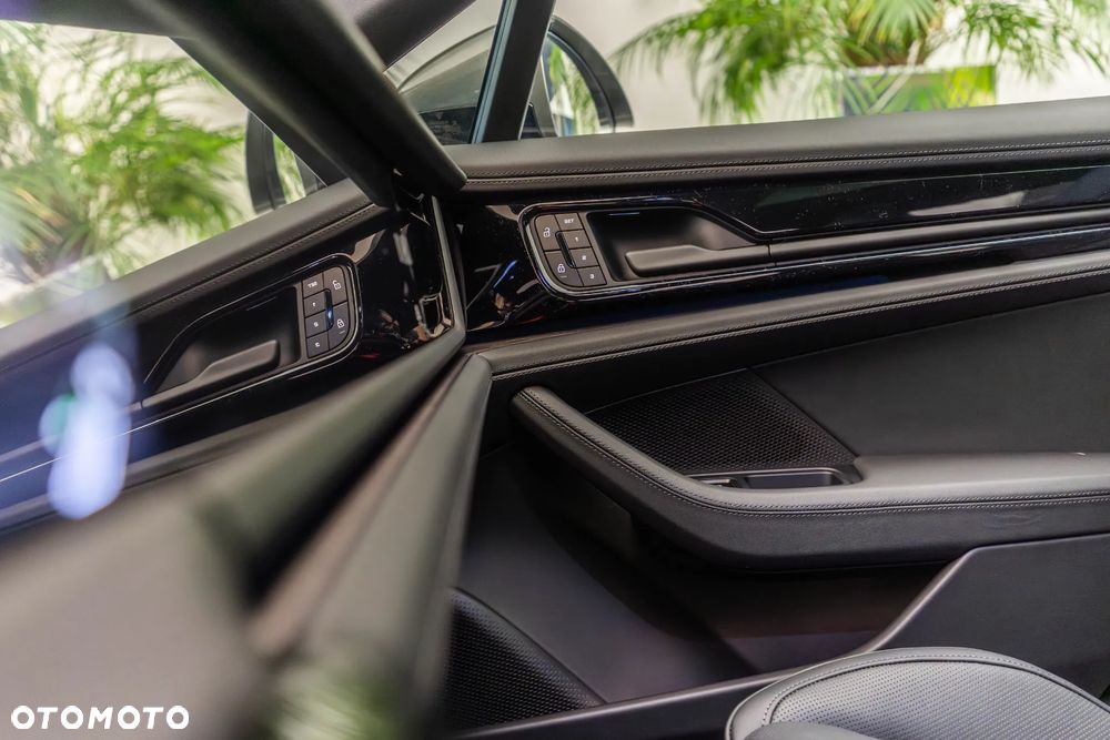 Porsche Panamera 4 E-Hybrid PHEV - 22