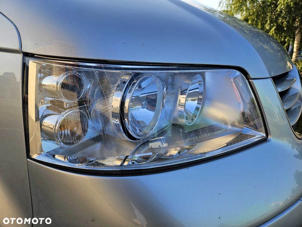 Volkswagen Caravelle - 10