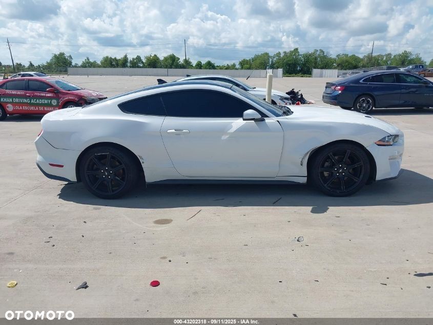Ford Mustang 2.3 Eco Boost - 4