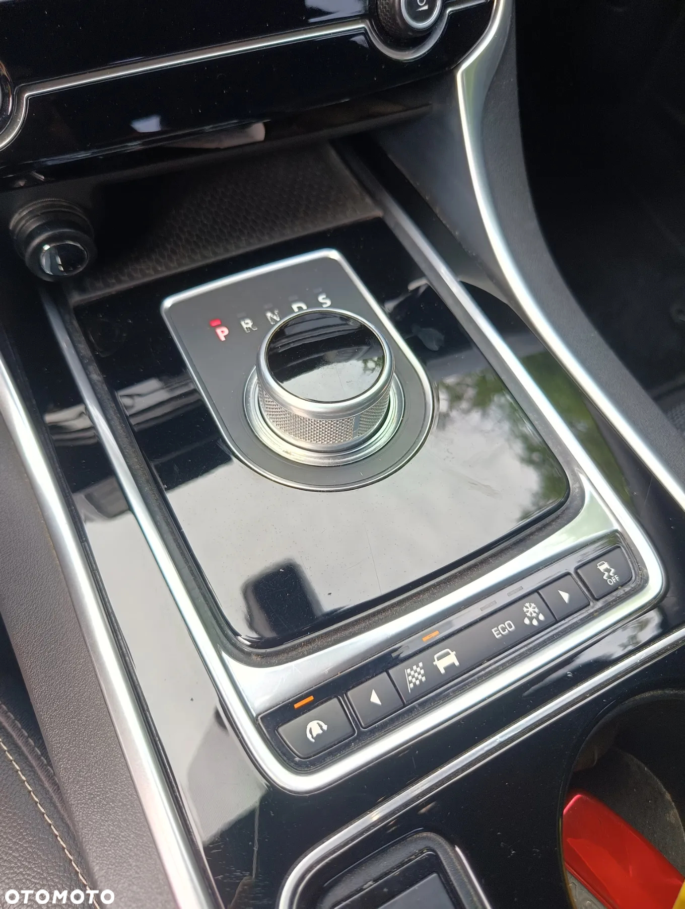 Jaguar XE 2.0 D AWD R-Sport - 9