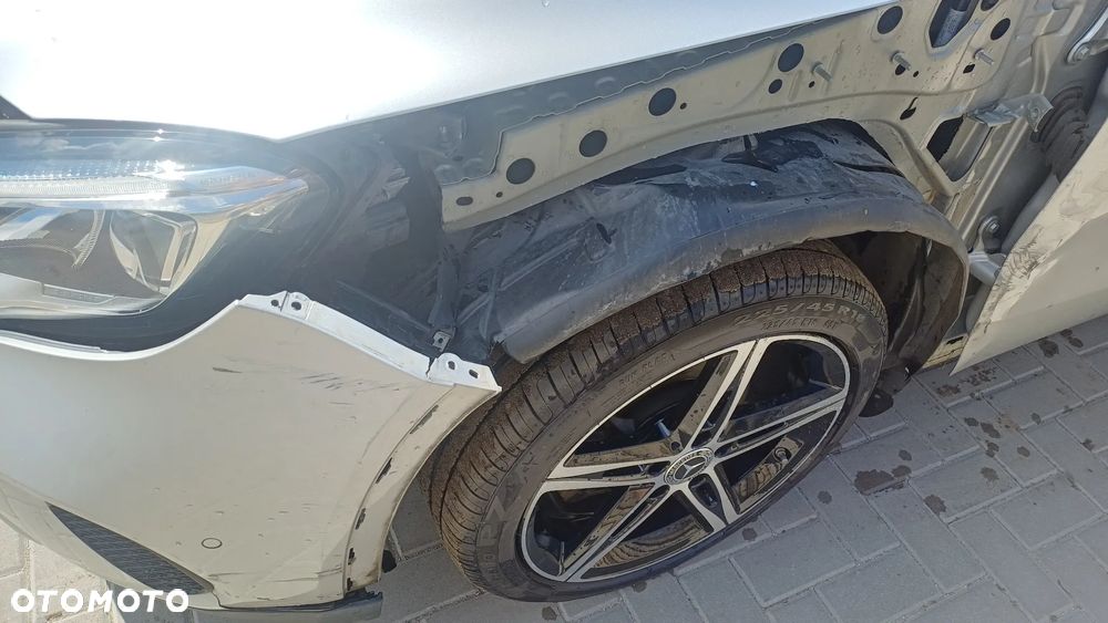 Mercedes-Benz GLA 220 d 4Matic 7G-DCT StreetStyle - 5
