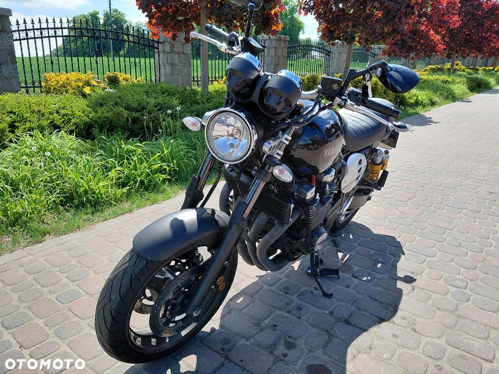 Yamaha XJR - 1