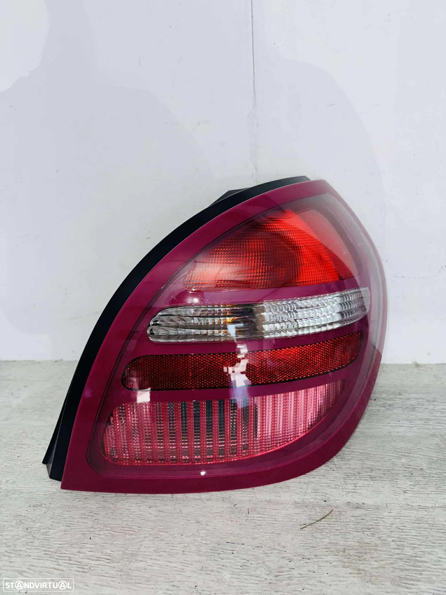 Farolim Trás Direito Nissan Almera - 2000 / 2003 - 3
