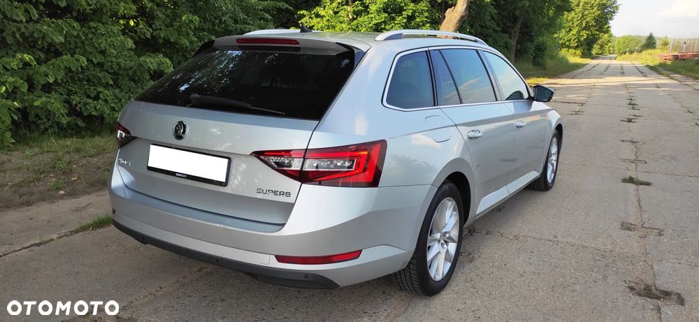 Skoda Superb 2.0 TDI DSG Ambition - 8