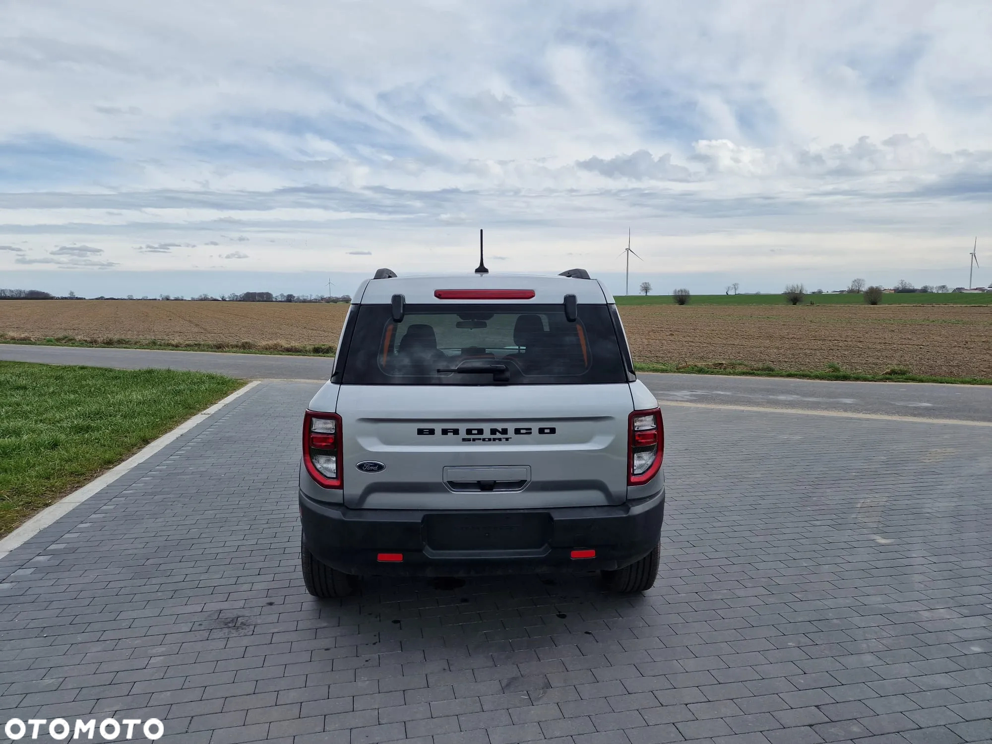 Ford Bronco - 8