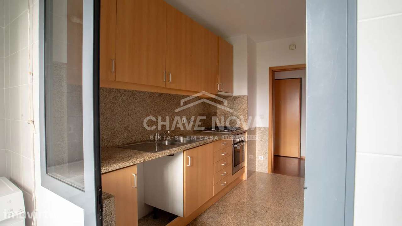 T2 c/ Lugar de Garagem e Arrumo em Oliveira do Douro - Grande imagem: 5/23