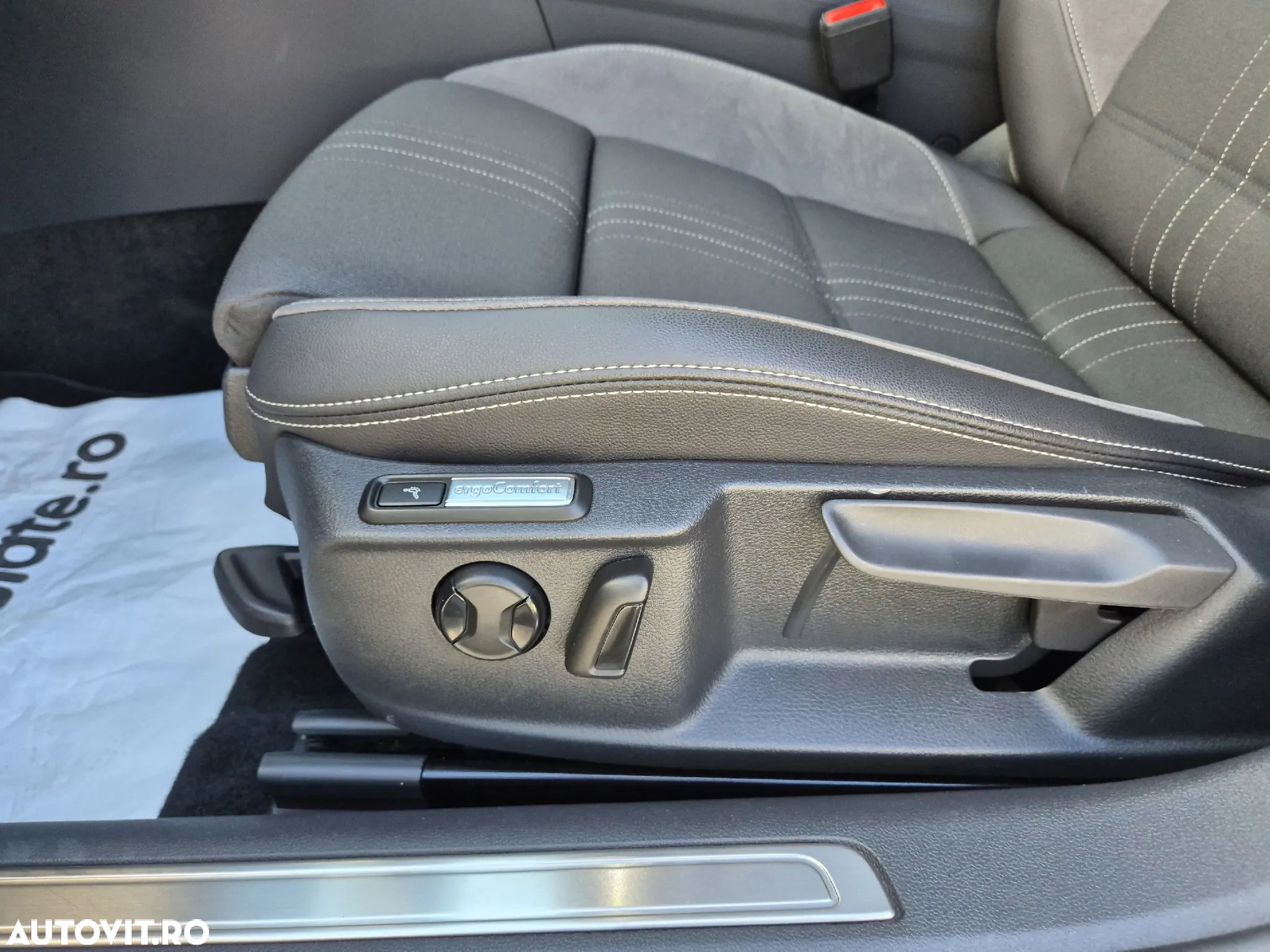 Volkswagen Passat Variant 2.0 TDI SCR DSG 4Motion Alltrack - 13