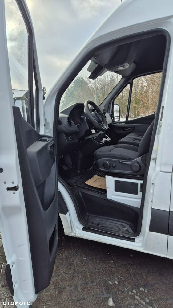 Mercedes-Benz Sprinter - 13