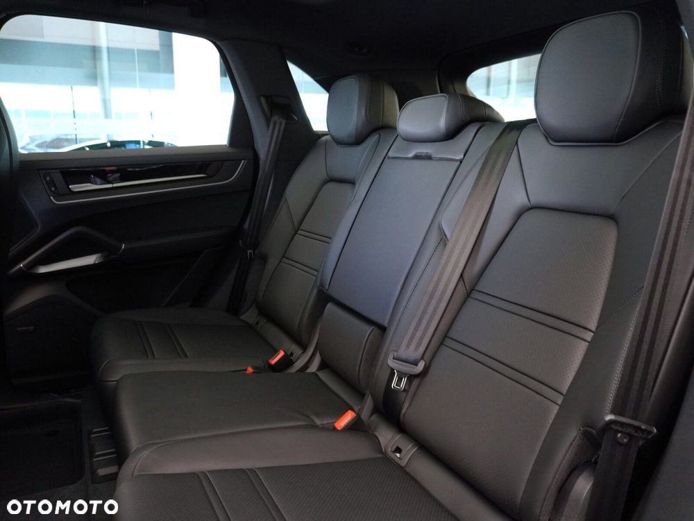 Porsche Cayenne E-Hybrid PHEV Black Edition - 35