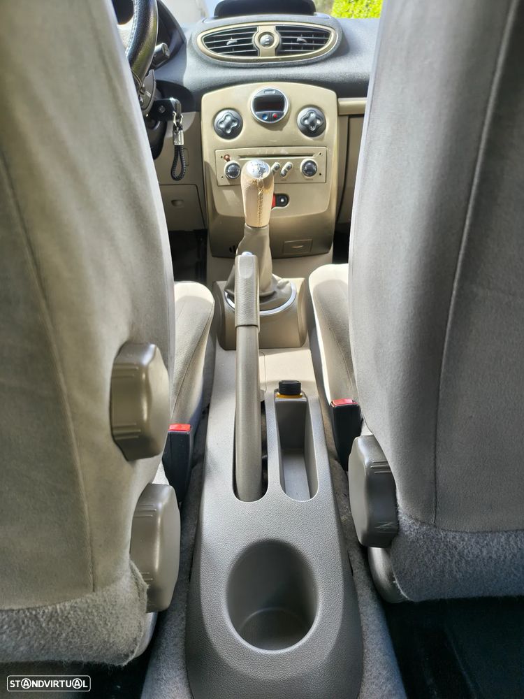 Renault Clio 1.2 16V Privilège - 20