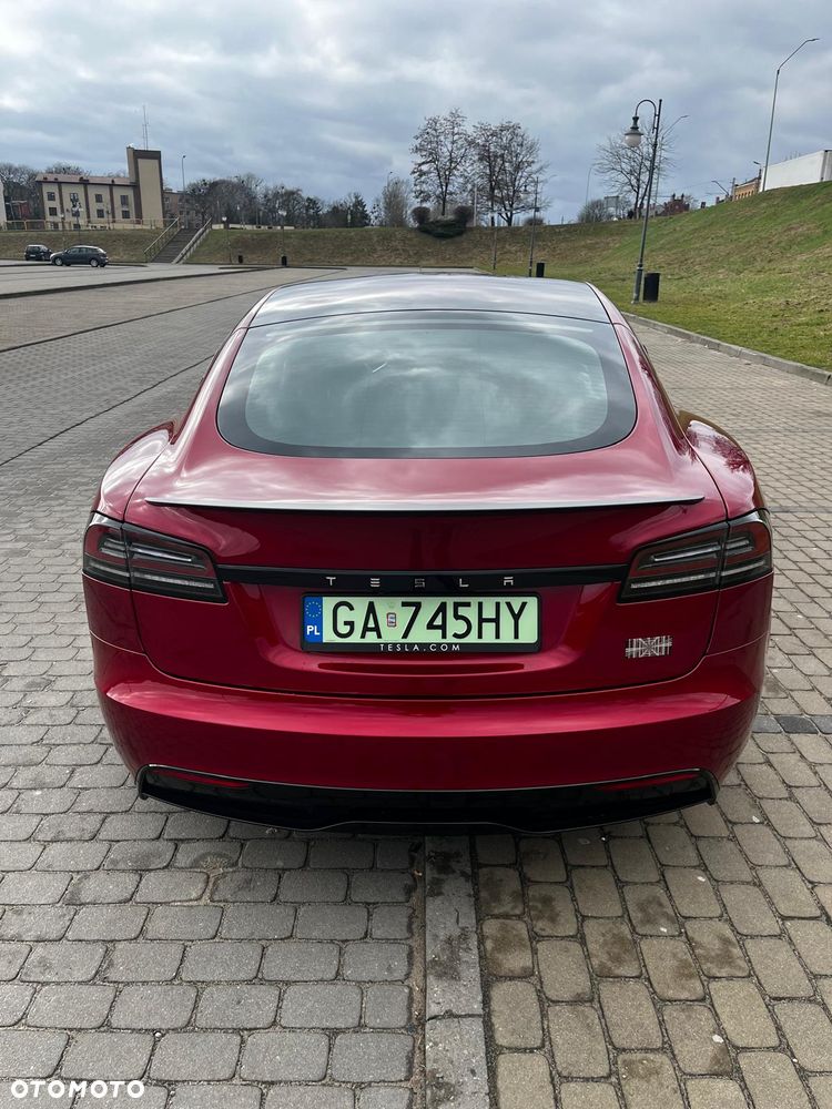 Tesla Model S - 8